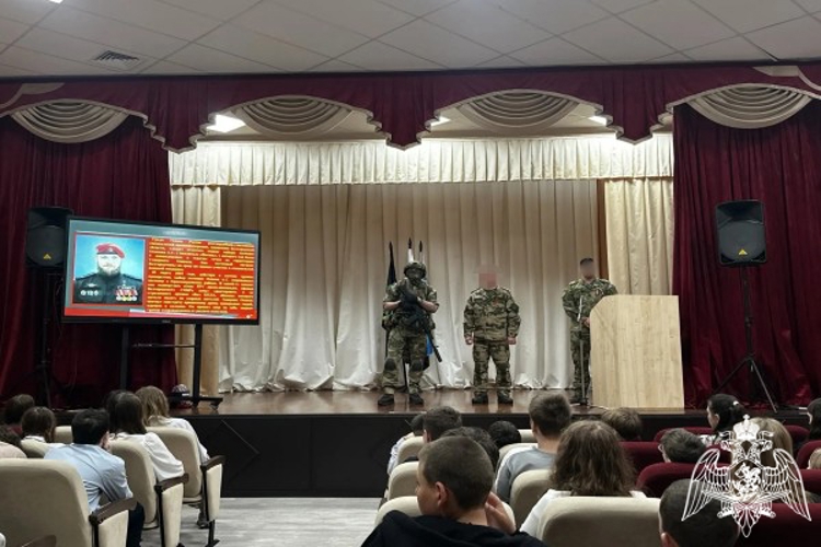В преддверии 9 Мая росгвардейцы рассказали школьникам Белгородчины о подвиге войск НКВД в годы Великой Отечественной войны