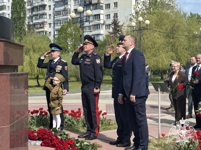 Начальник Управления Росгвардии по Белгородской области почтил память героев Великой Отечественной войны