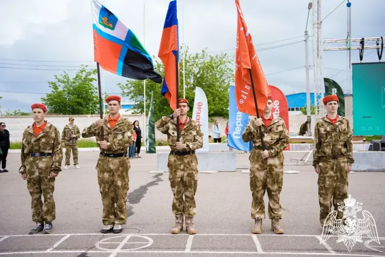 В Белгородской области Росгвардейцы стали наставниками для старшеклассников  в региональном этапе «Зарница 2.0»