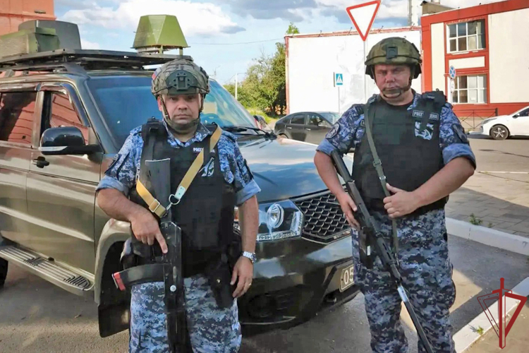 Сотрудники Росгвардии оказали помощь пострадавшему при атаке украинского дрона в Белгородской области