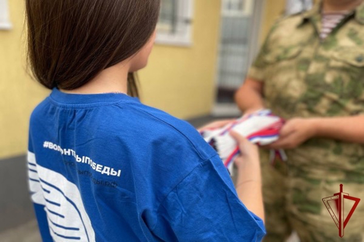 Белгородские росгвардейцы присоединились ко Всероссийской акции «Ленточка-триколор»