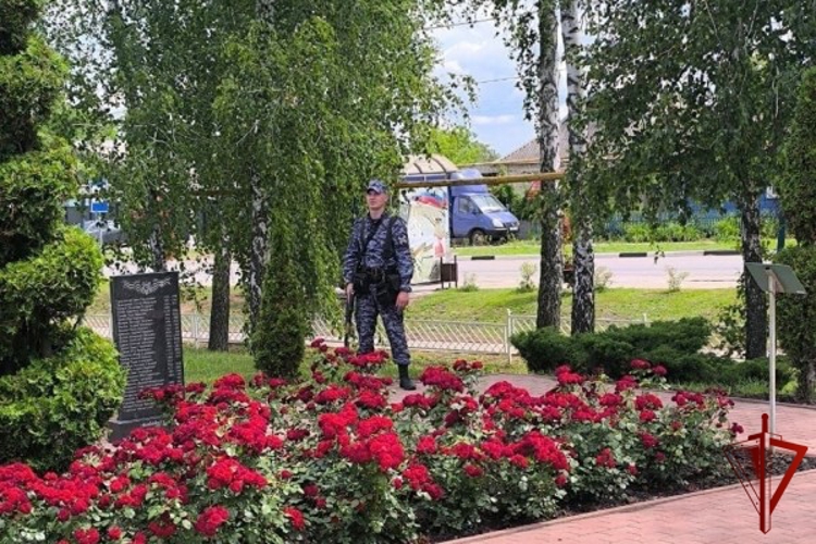 В Белгороде Росгвардейцы обеспечили охрану общественного порядка во время проведения  памятных мероприятий в День памяти и скорби 