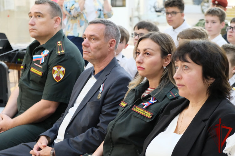 В преддверии Дня России подвиг сотрудника Росгвардии Героя России Алексея Осипова навсегда вписан в историю Белгорода  