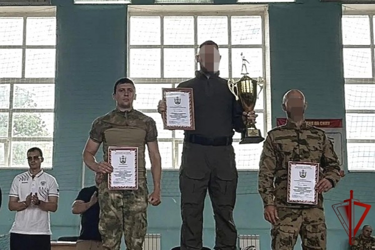 Команда СОБР «Белогор» стали победителями регионального чемпионата Росгвардии по армейскому гиревому рывку