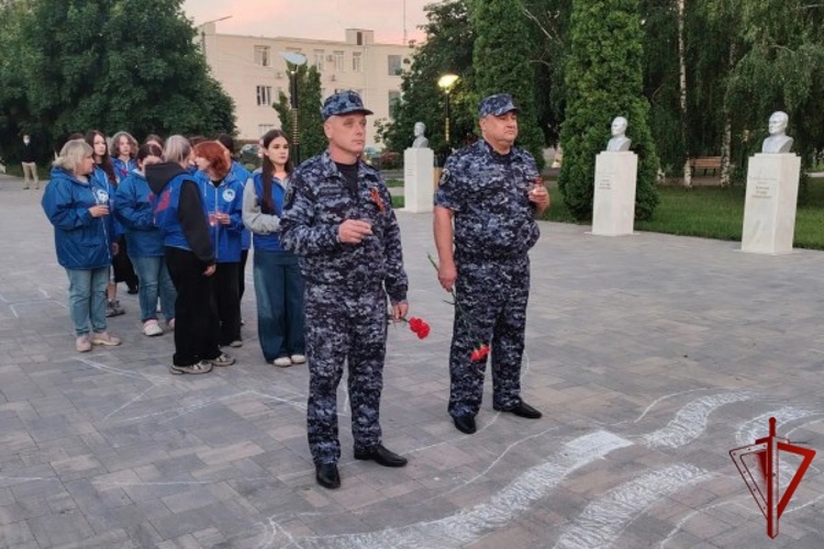 Сотрудники  Росгвардии приняли участие во всероссийской акции «Свеча памяти» в Белгородской области