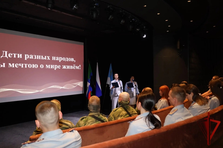 Росгвардейцы приняли участие в памятном вечере, посвященном Году единства народов России