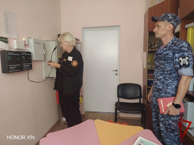 Росгвардейцы в составе комиссии проверяют готовность школ Валуйского округа к новому учебному году