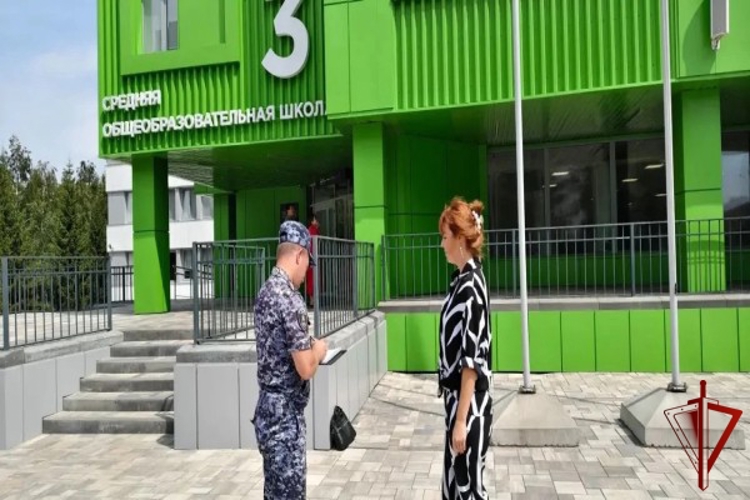 Росгвардейцы проверяют готовность школ к началу учебного года в Яковлевском и Прохоровском округах