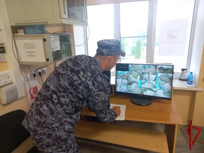 Росгвардейцы проверяют готовность школ к началу учебного года в Яковлевском и Прохоровском округах