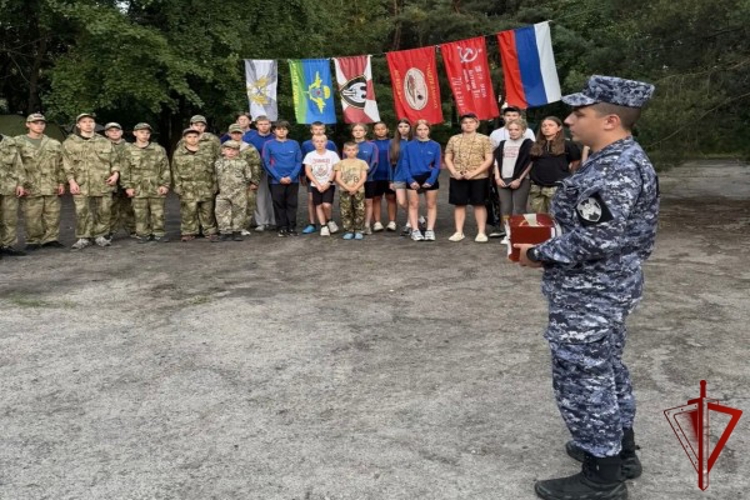 Росгвардейцы провели в Губкине урок безопасности для курсантов ВПО «Поколение» 