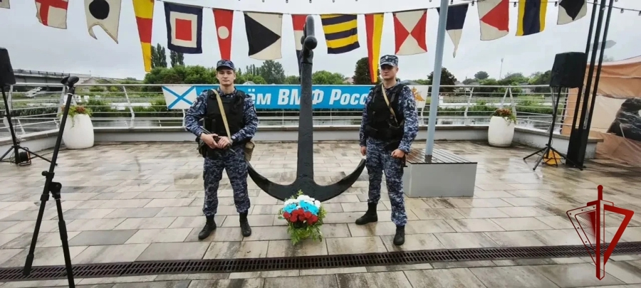 Росгвардейцы обеспечили правопорядок на День ВМФ в Белгородской области