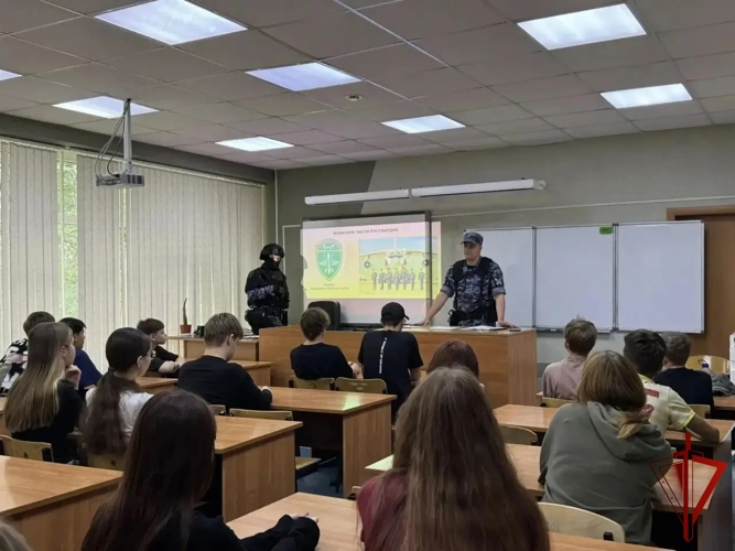 Ведомственная акция «Каникулы с Росгвардией» прошла в пришкольном лагере Старого Оскола