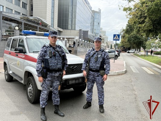  Белгородские росгвардейцы задержали рецидивиста за попытку кражи из магазина