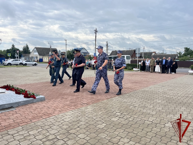 «Память о подвиге жива»: росгвардейцы Нового Оскола отдали дань уважения героям Курской дуги