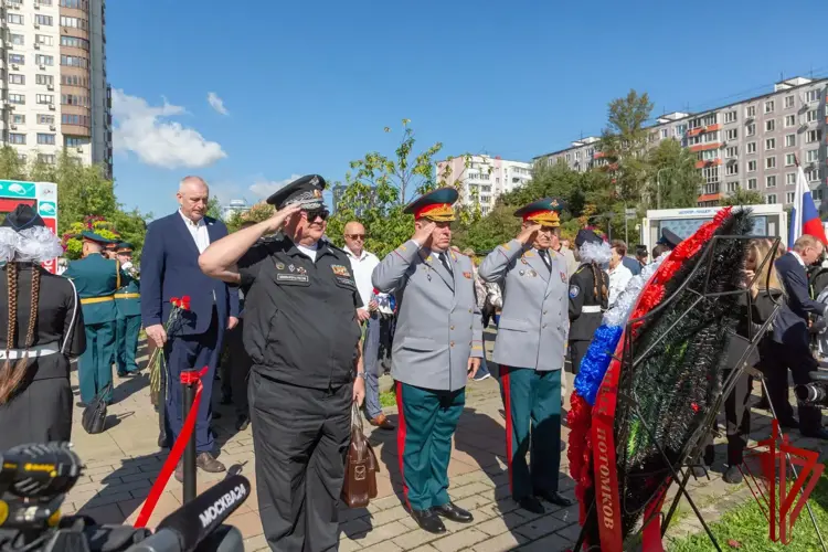 Имя белгородского росгвардейца Алексея Осипова увековечили на аллее «Героев Отечества» в Москве