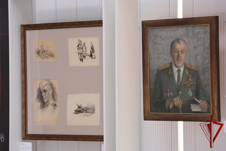 Белгородские росгвардейцы приняли участие в открытии выставки картин, посвящённой 83-й годовщине Победы в Курской битве