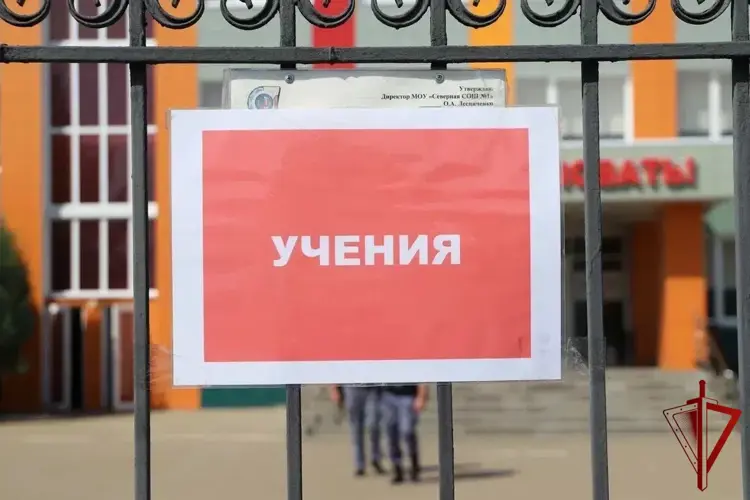 В Белгородском округе росгвардейцы отработали алгоритм действий в случае чрезвычайных ситуаций на избирательных участках