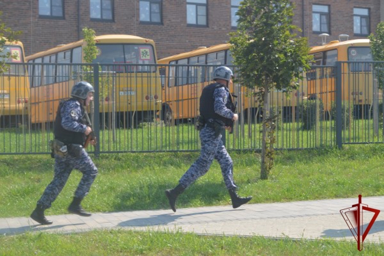 Белгородские росгвардейцы приняли участие во всероссийских учениях на объектах образования