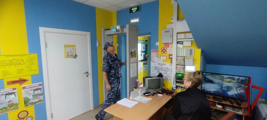 В Белгородской области продолжаются межведомственные проверки объектов образования с участием Росгвардии  к новому учебному году