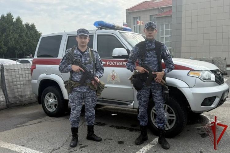 Росгвардейцы оказали помощь пострадавшей при атаке БПЛА жительнице Белгорода