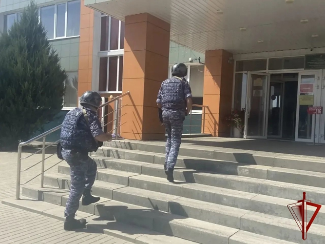 В Белгородском округе росгвардейцы отработали алгоритм действий в случае чрезвычайных ситуаций на избирательных участках