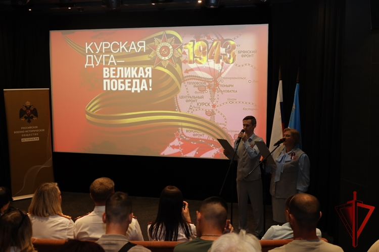 Белгородские росгвардейцы приняли участие в открытии выставки картин, посвящённой 83-й годовщине Победы в Курской битве