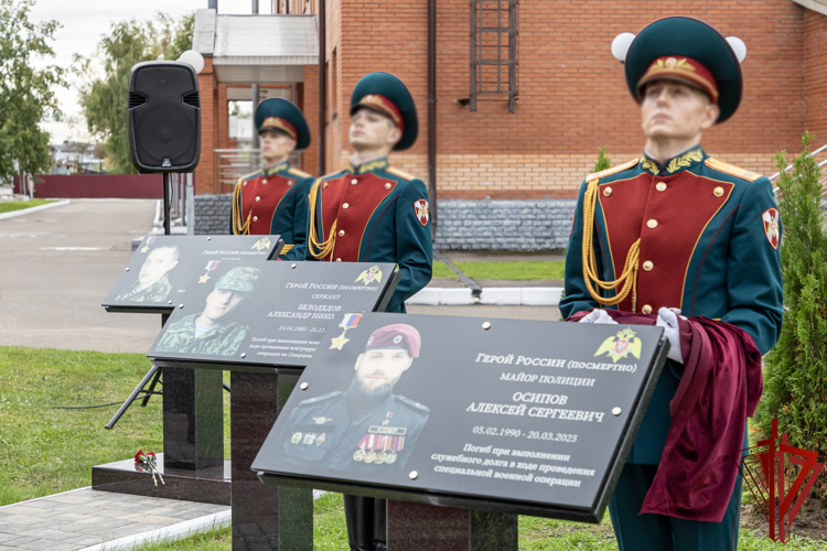Начальник Главного штаба Росгвардии Герой России генерал-полковник Сергей Бойко принял участие в открытии гранитных стел воинам-инженерам в ЦИТО Росгвардии (видео)