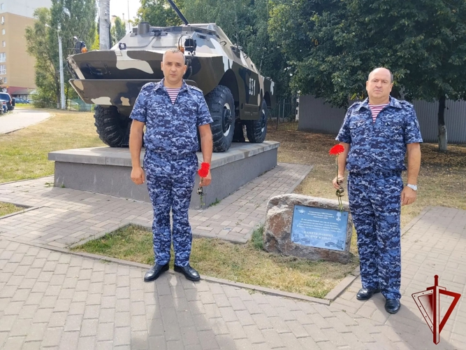 Белгородские росгвардейцы приняли участие в акции «Белые шары: вечная память о Беслане» в Губкине