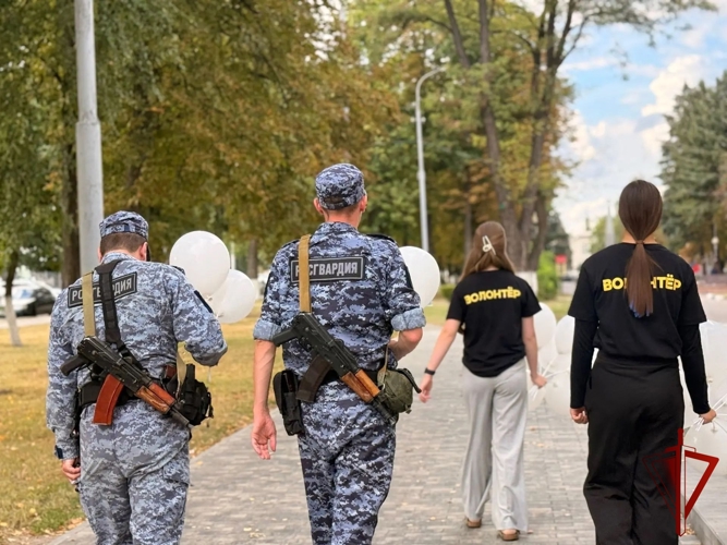 Белгородские росгвардейцы приняли участие в акции «Белые шары: вечная память о Беслане» в Губкине