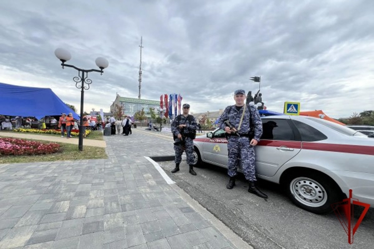 Росгвардейцы обеспечили правопорядок во время празднования Дня образования города Старый Оскол