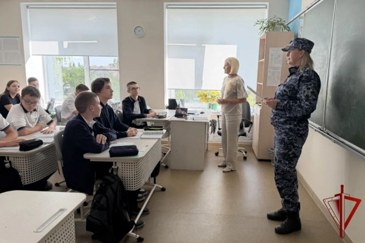 Росгвардейцы рассказали школьникам Алексеевки о героизме русского воина - от Куликовской битвы до СВО  