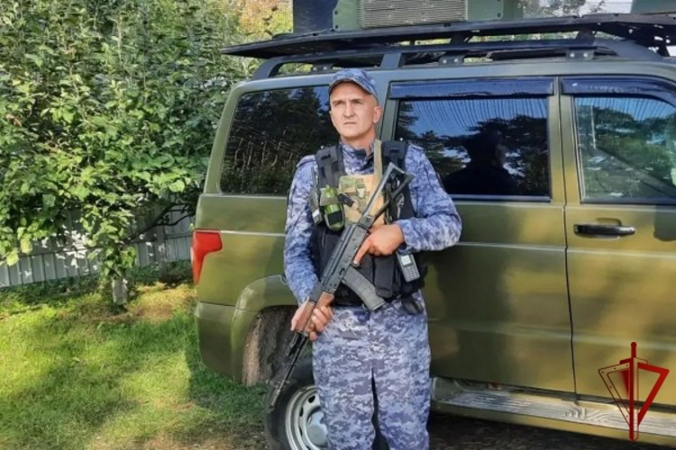 Росгвардейцы эвакуировали двух женщин и потушили пожар после атаки БПЛА в белгородском приграничье