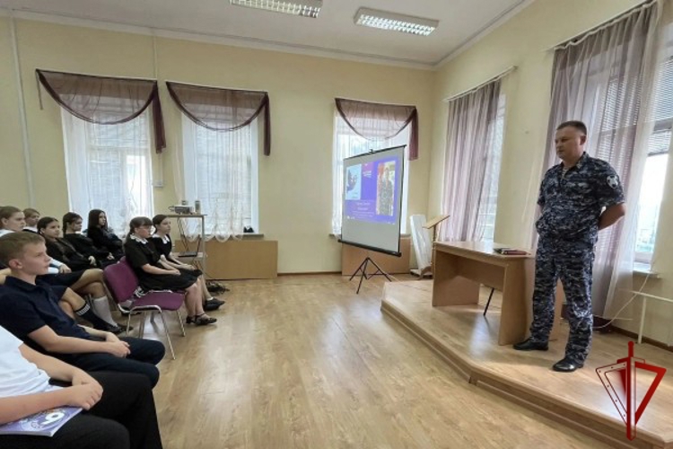 В Борисовке росгвардейцы провели патриотическое занятие для школьников в рамках акции «Вместе против террора»  