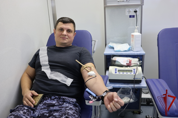 «Кровь, которая спасает детские жизни»: белгородские росгвардейцы присоединились к акции в поддержку пострадавших в ДТП (видео)