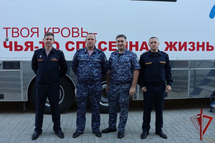 «Кровь, которая спасает детские жизни»: белгородские росгвардейцы присоединились к акции в поддержку пострадавших в ДТП (видео)