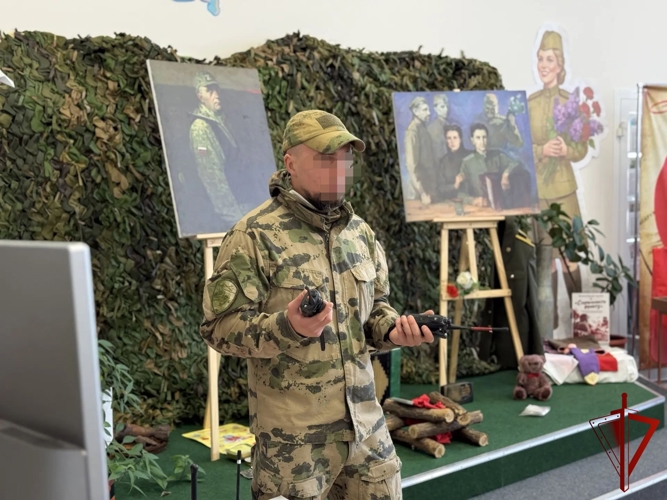 В День военного связиста росгвардейцы встретились с курсантами ВПО «Поколение»