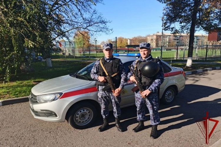 Росгвардейцы обеспечили правопорядок во время футбольного матча в Старом Осколе