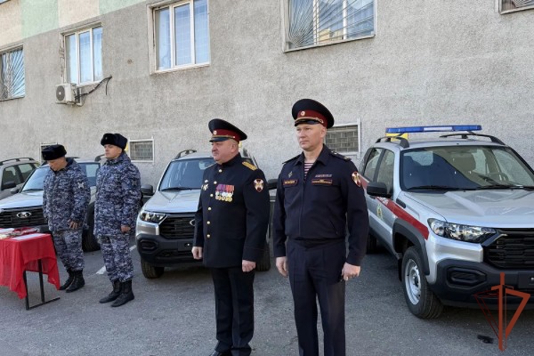 Новые служебные автомобили вручили росгвардейцам в Белгороде
