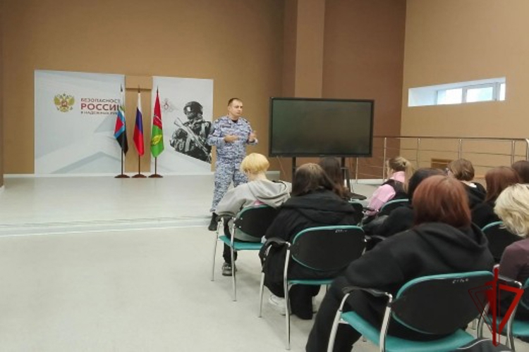 Росгвардейцы проводят профориентационные встречи с молодёжью Белгородской области 