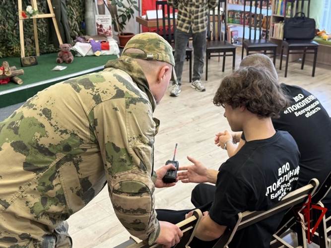 В День военного связиста росгвардейцы встретились с курсантами ВПО «Поколение»
