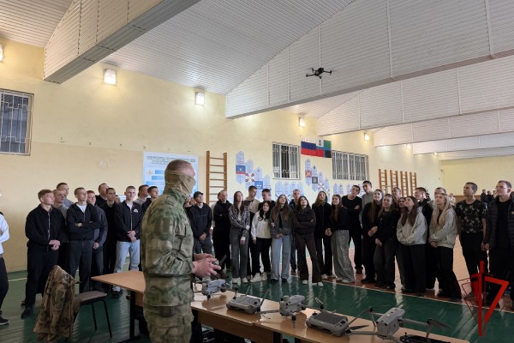 Военнослужащие Росгвардии провели урок безопасности для курсантов Белгородского юридического института 