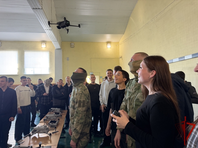Военнослужащие Росгвардии провели урок безопасности для курсантов Белгородского юридического института 