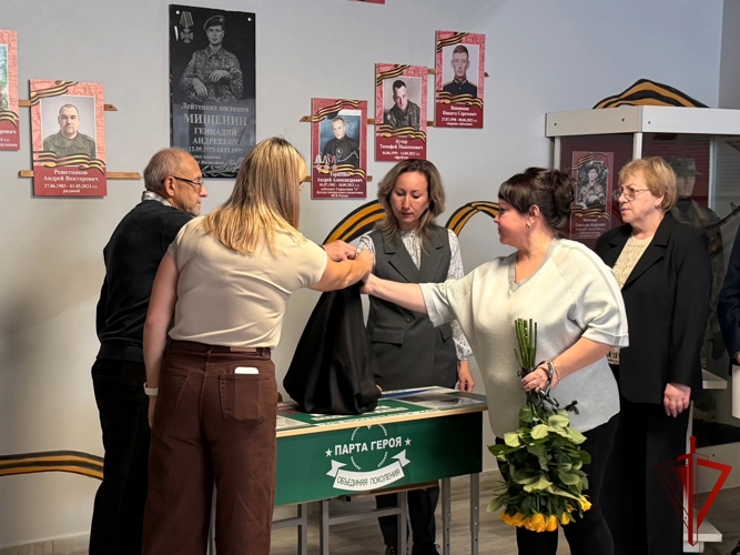 В подшефной школе белгородского СОБР «Белогор» открыли «Парты Героя» в честь выпускников-защитников Родины