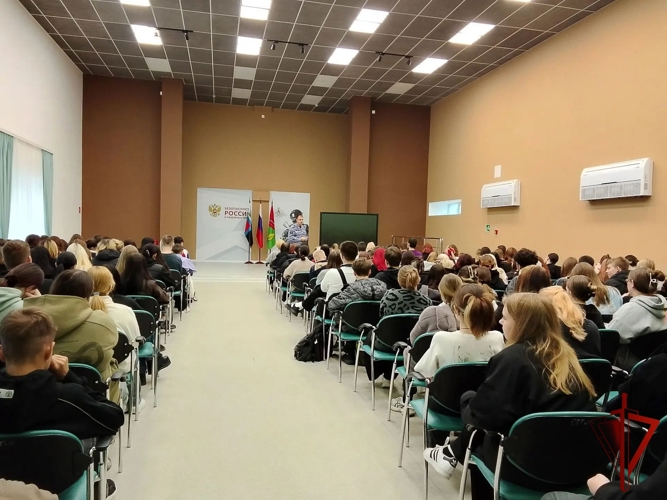 Росгвардейцы проводят профориентационные встречи с молодёжью Белгородской области 