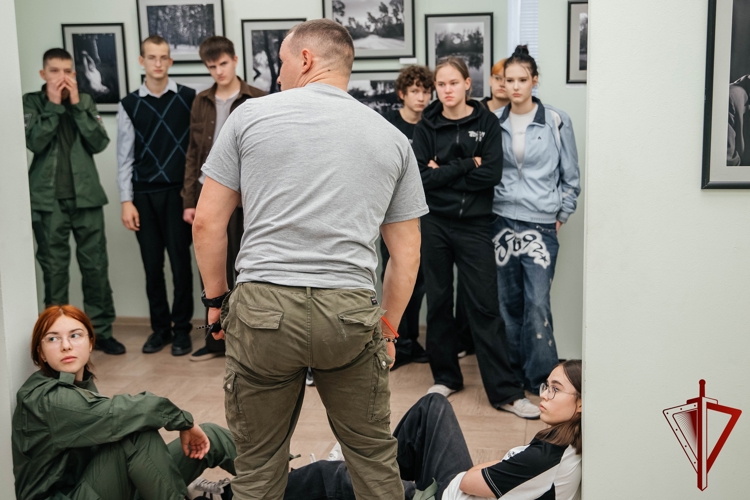 Росгвардейцы обучили студентов Белгородского индустриального колледжа азам оказания первой помощи